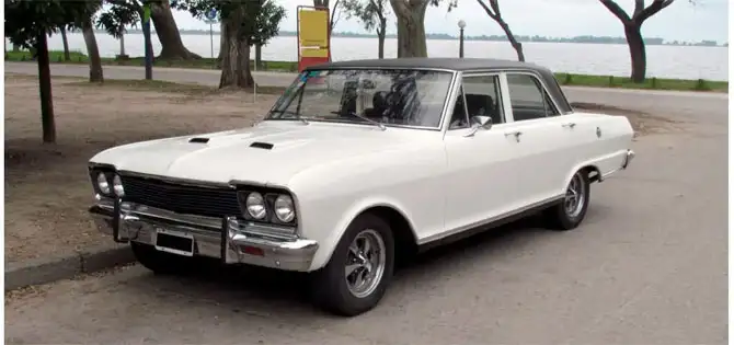 Weißer Oldtimer – beispielhaftes Ankaufsfahrzeug in Thannhausen (Schwaben)